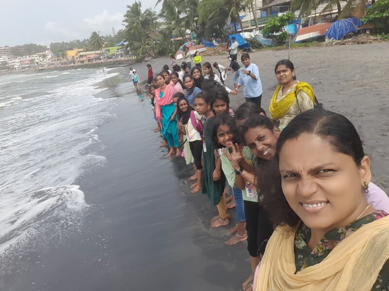 പ്രമാണം:42042 UP FIELD TRIP04.jpg