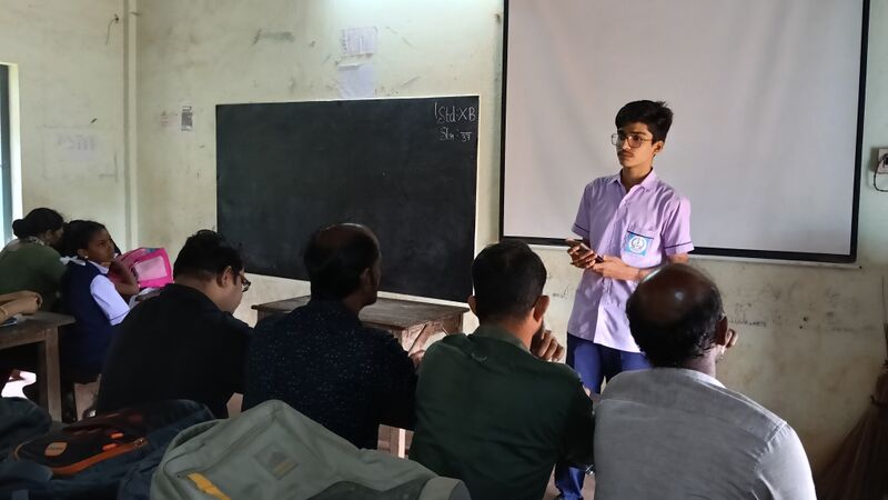 പ്രമാണം:44033-lk-parent class2.jpg