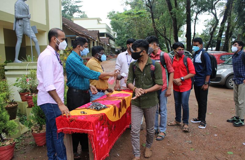 പ്രമാണം:BS21 KLM 40031 4.jpg