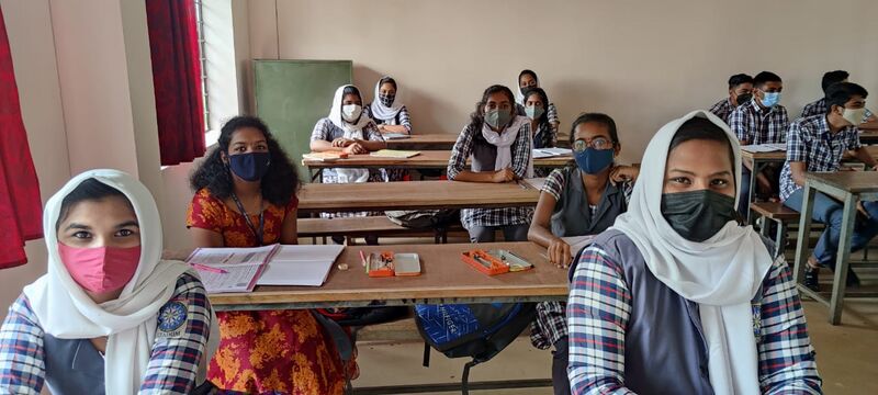 പ്രമാണം:Photos Class 2.jpg