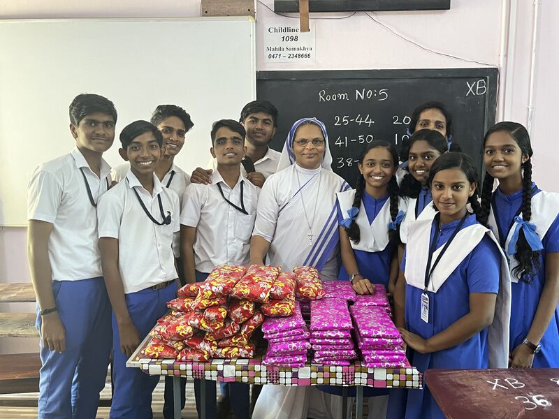 പ്രമാണം:Xmas gift 35052 22 (4).jpg