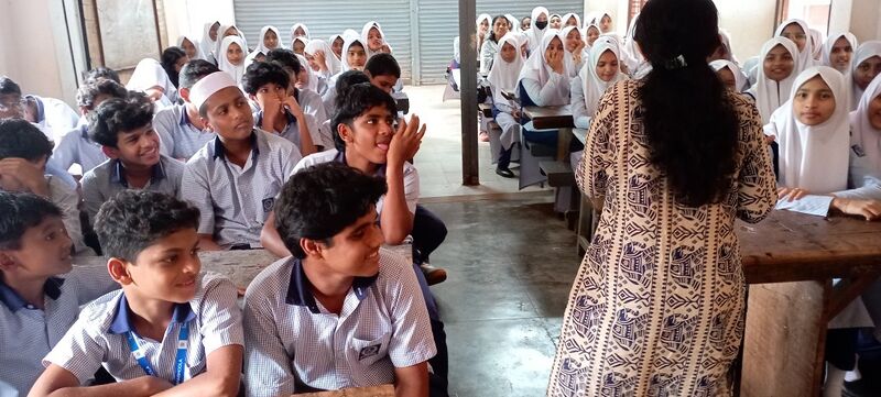 പ്രമാണം:11021 teens.jpg