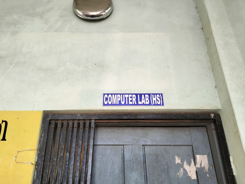 പ്രമാണം:12002 computerlab .jpg