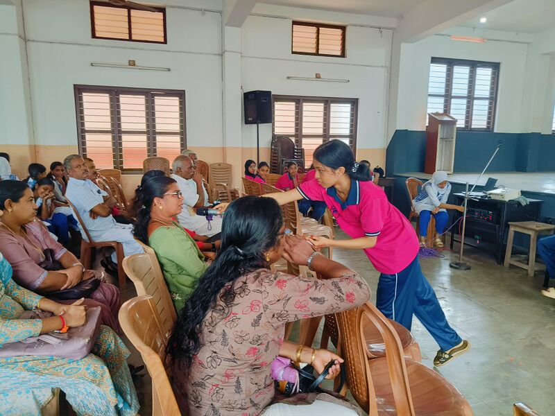 പ്രമാണം:16002 ammaariyan02.jpg