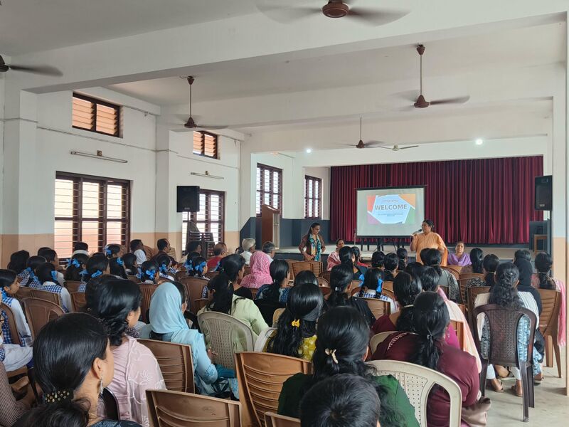 പ്രമാണം:16002 ammaariyan7 25.jpg