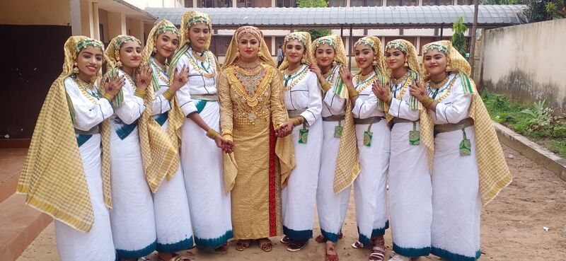 പ്രമാണം:26067 Oppana Edappilly Competition SHHSS Thevara 2024 Sub District Kalolsavam 1st A Grade.jpeg