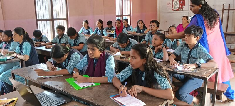 പ്രമാണം:35013-USS MODEL.jpg