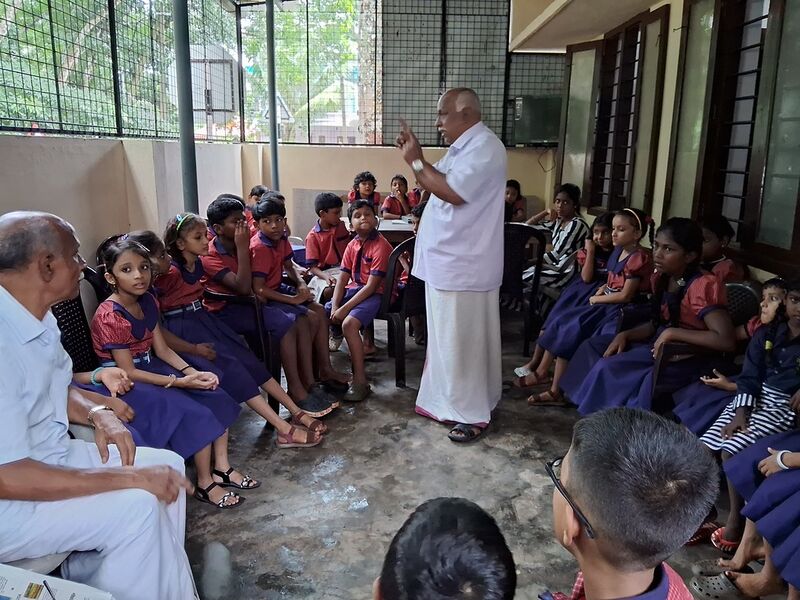 പ്രമാണം:37539-Library visit.jpg