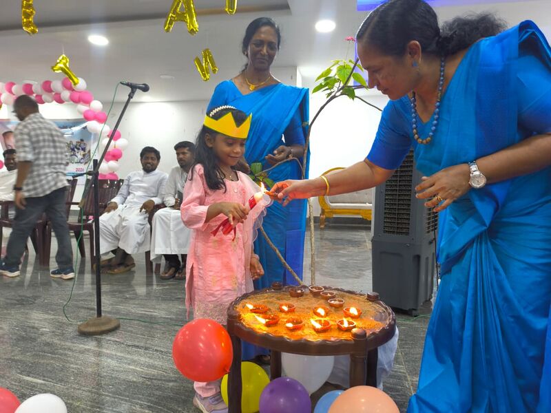 പ്രമാണം:42022+Opening Day 4.jpg