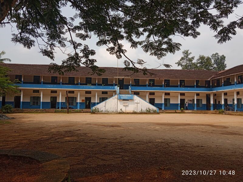 പ്രമാണം:P1508412 HI TECH SCHOOL.jpeg