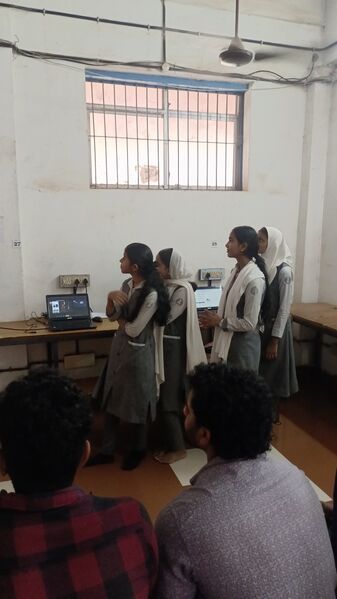 പ്രമാണം:Training image 122657.jpg