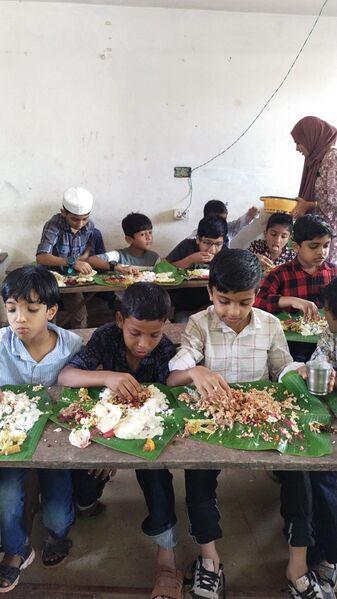 പ്രമാണം:13323 onasadhya.jpg