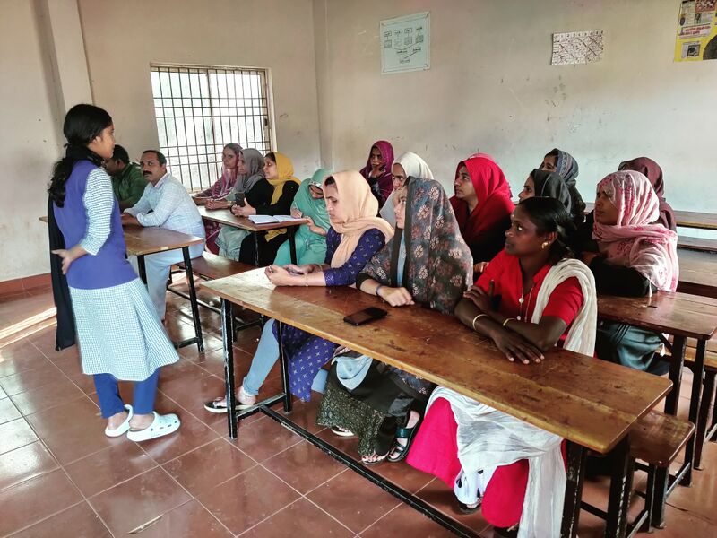 പ്രമാണം:15088 lk parents-training.jpg