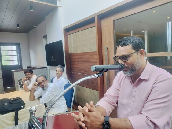 നരേന്ദ്രൻ മാസ്റ്റർക്കുള്ള യാത്രയയപ്പ് യോഗം പി കുഞ്ഞിമുഹമ്മദ് ഉദ്ഘാടനം ചെയ്യുന്നു.