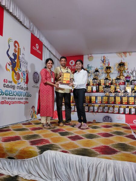 പ്രമാണം:19043-kalothsavam.jpeg