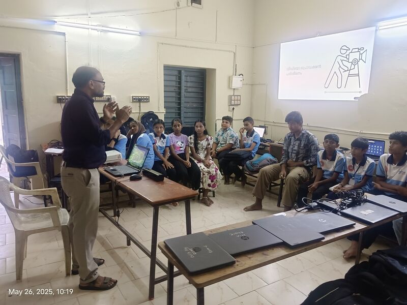 പ്രമാണം:21098 LK CAMP-2025-26 2.jpg