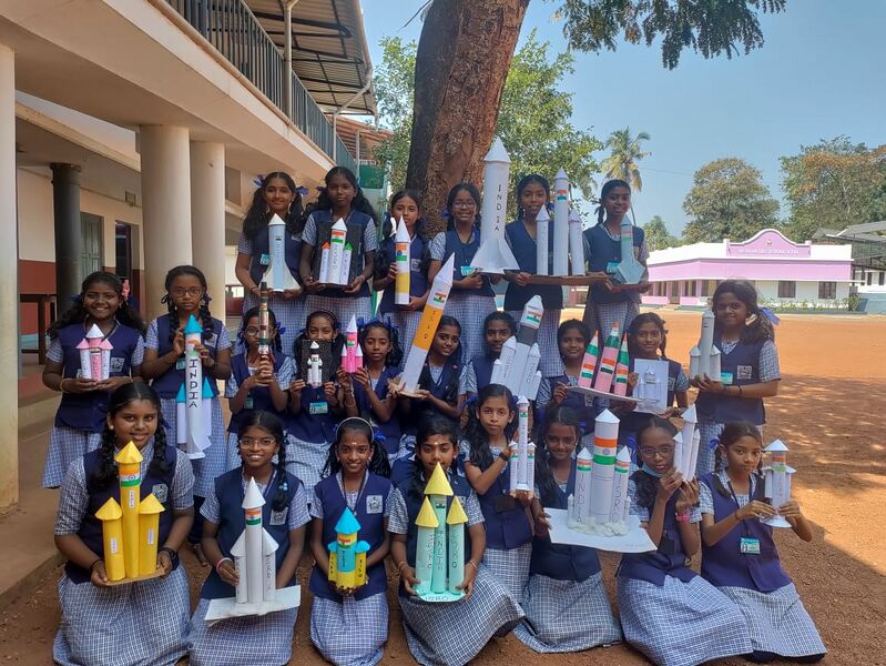 പ്രമാണം:22076 rocket1.jpg