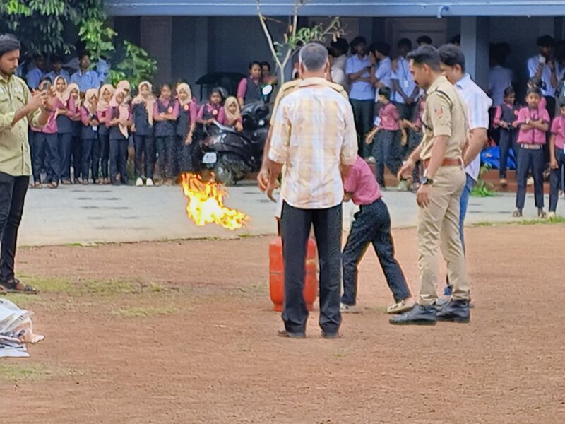 പ്രമാണം:25044 Fire Mock Drill 1.jpg