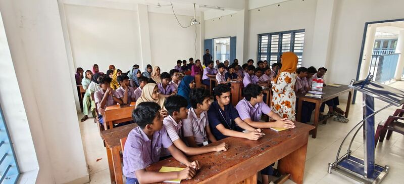 പ്രമാണം:32501 Teenage parenting.jpg