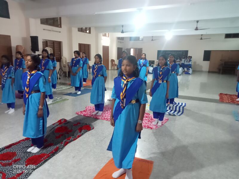 പ്രമാണം:35052 yoga scoutguide 3.jpg