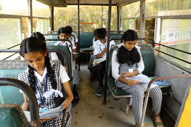 പ്രമാണം:38062 pusthakavandi 2022 1.jpeg