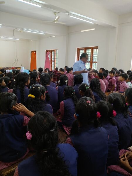 പ്രമാണം:42085 vayanoulsavam 4.jpg