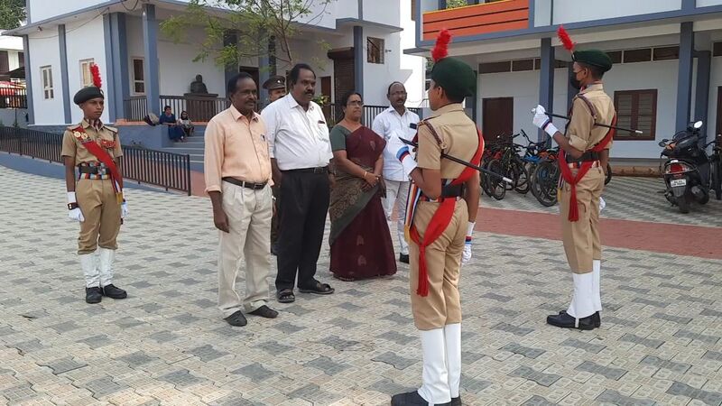 പ്രമാണം:44046-ncc22parade.jpeg