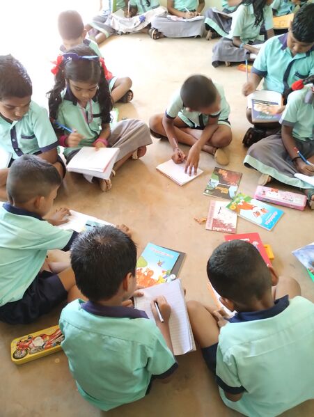 പ്രമാണം:44204 Pusthaka parichayam.jpg