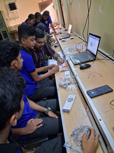 പ്രമാണം:12022 lkrobotic.jpg