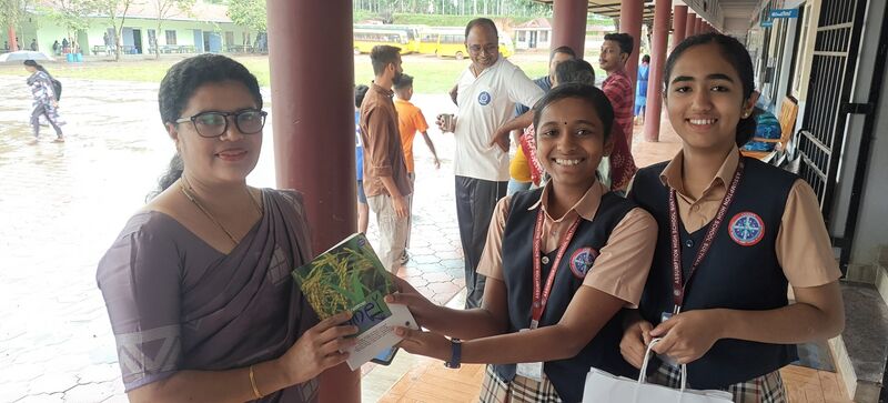 പ്രമാണം:15051 birthday book.jpg