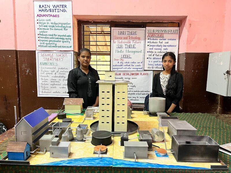 പ്രമാണം:21060 SCIENCE FAIR KARTHIKA.jpg