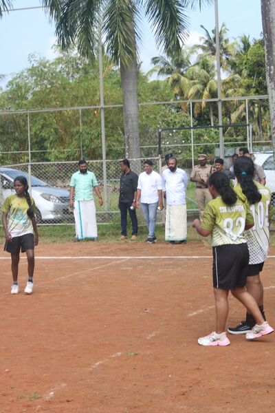 പ്രമാണം:26067 Handball 2.resized.rotated.JPG