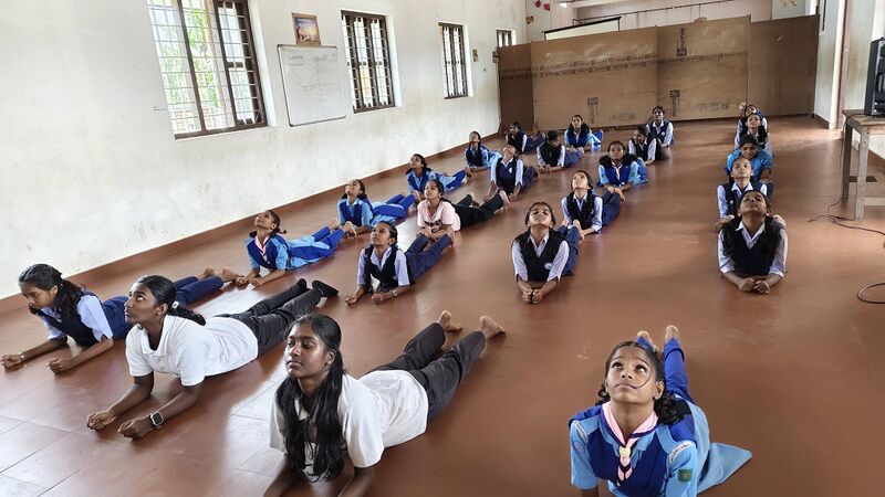 പ്രമാണം:34010 yoga1.jpg