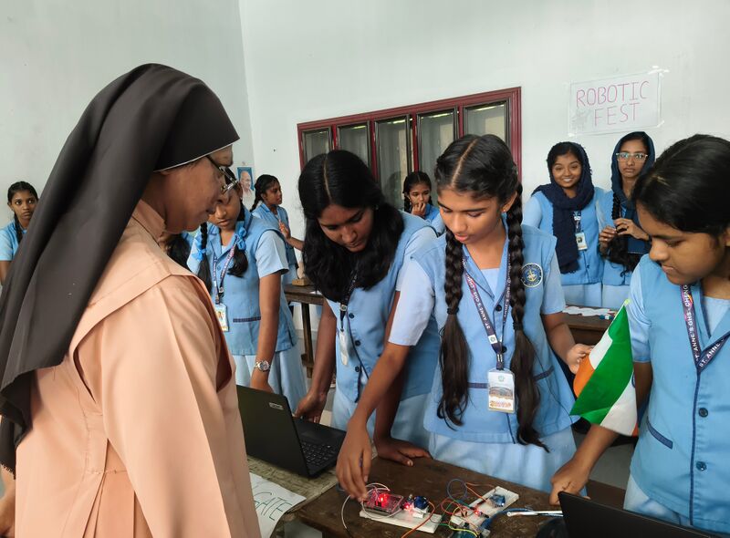 പ്രമാണം:36007 robotic fest.jpg