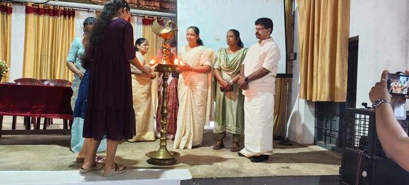 പ്രമാണം:38097 praveshnotsavam.jpg