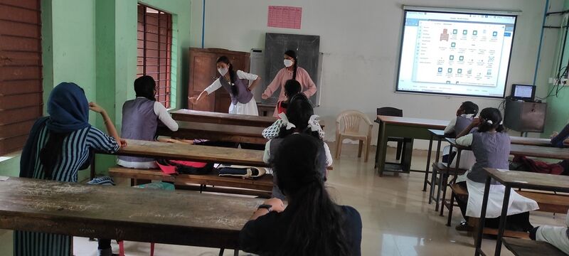 പ്രമാണം:41069 pravesanolsavam10.jpg