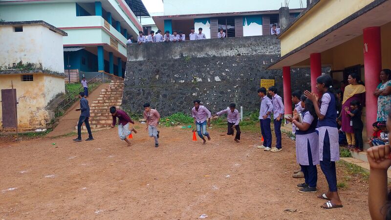പ്രമാണം:42069 sports day251.jpeg
