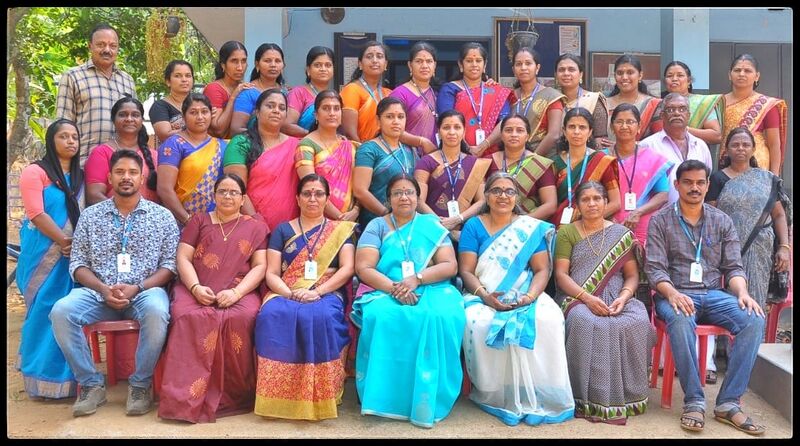പ്രമാണം:Glps mundur staff.jpeg