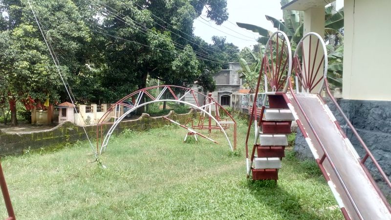 പ്രമാണം:School 122.jpg