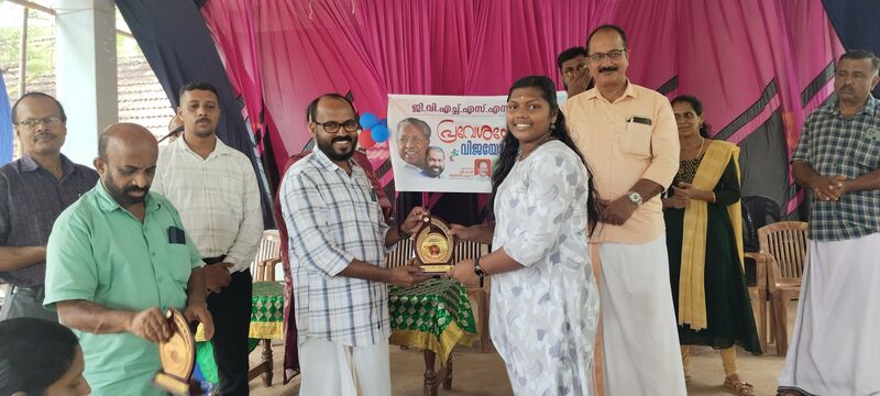 പ്രമാണം:12043 pravesanam3.jpg