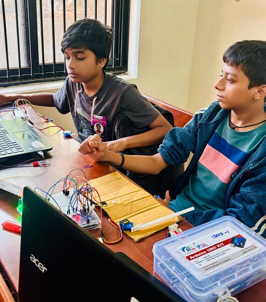 പ്രമാണം:13000 61.r.jpg