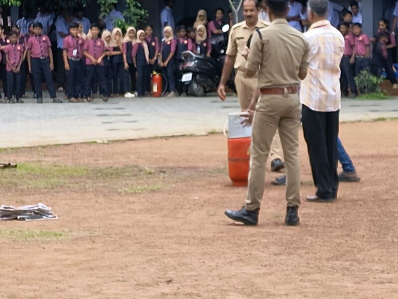 പ്രമാണം:25044 Fire Mock Drill 4.jpg
