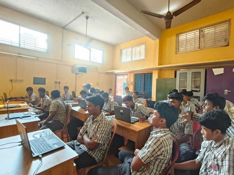 പ്രമാണം:38043 Robotis02Class 10.jpeg