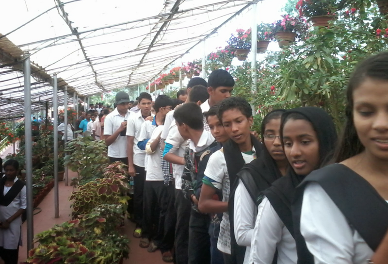 പ്രമാണം:40001 Student Tour 2013 02.png