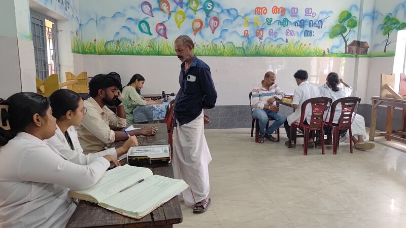 പ്രമാണം:42085 medicalcamp 4.jpg