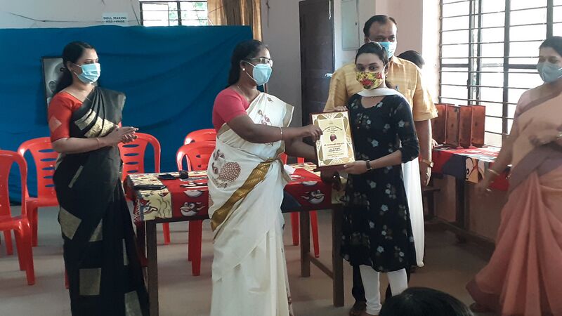 പ്രമാണം:44050 20 i8.jpeg