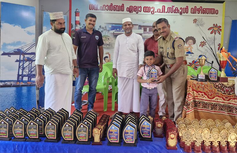 പ്രമാണം:44223 adarav prize 1.jpg