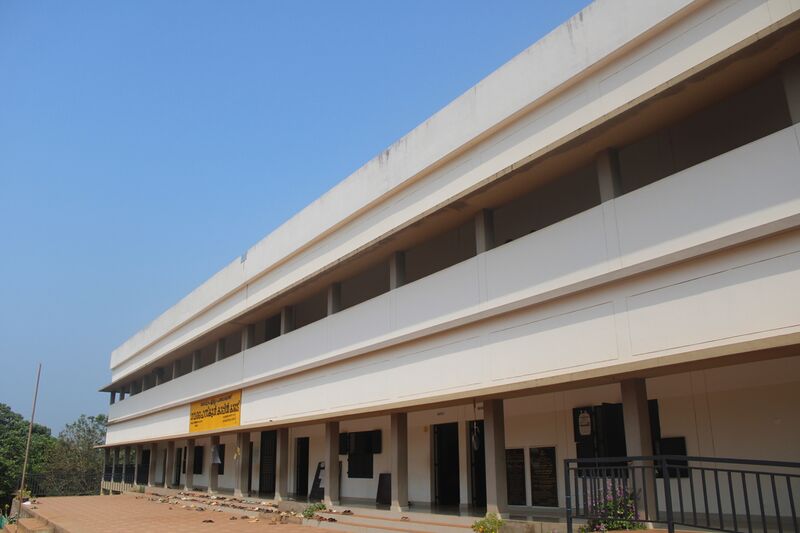 പ്രമാണം:48135 school prpic.JPG