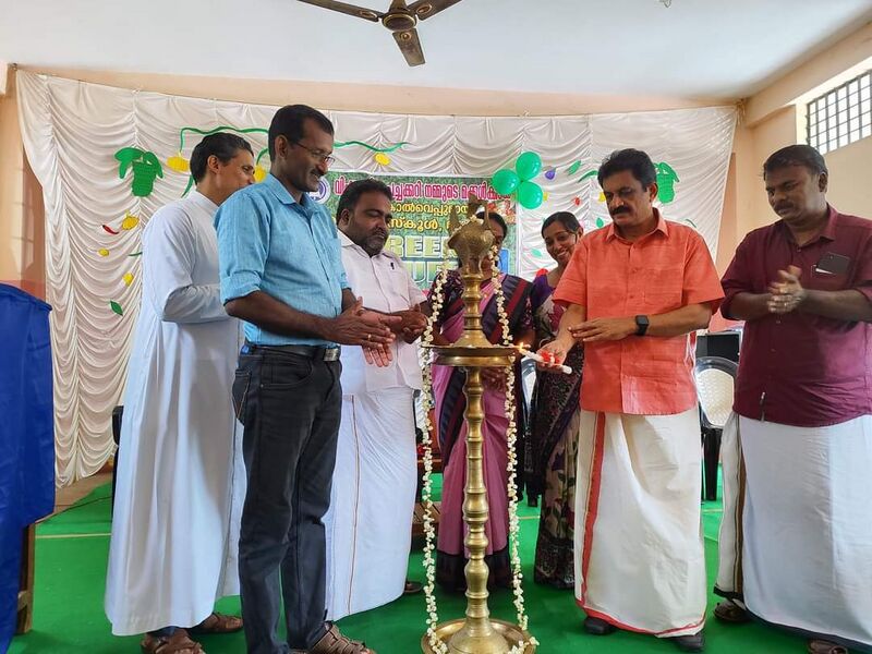 പ്രമാണം:TSR 22071 GREEN STUFF2.jpg