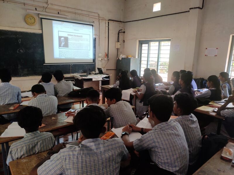 പ്രമാണം:12021 smart class 1.jpg